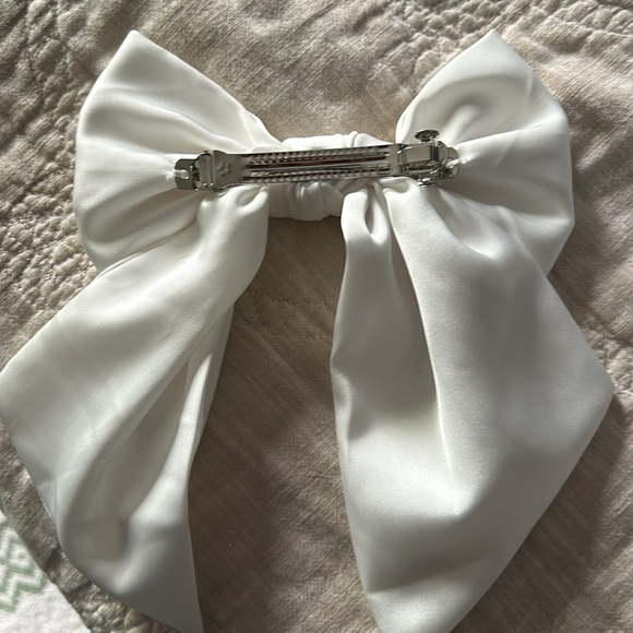 Bachelorette accessories (hair bow and veil) - Picture 3 of 5